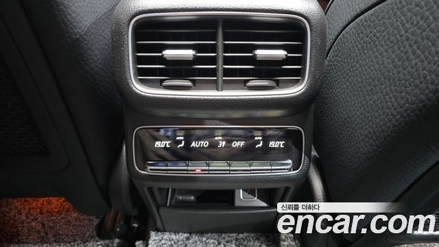 Mercedes-Benz GLE-Class 2021 — photo 32
