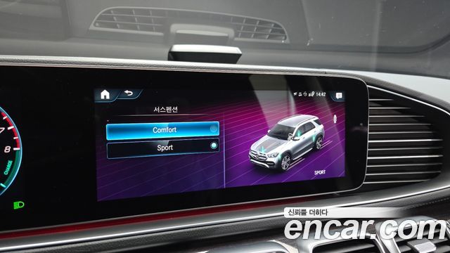 Mercedes-Benz GLE-Class 2021 — photo 35