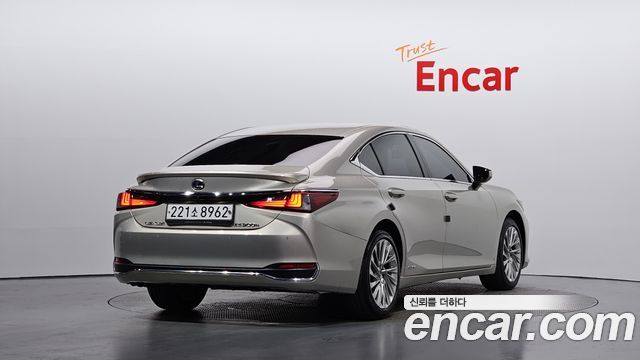 Lexus ES 2020 — photo 2