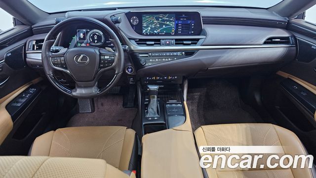 Lexus ES 2020 — photo 10