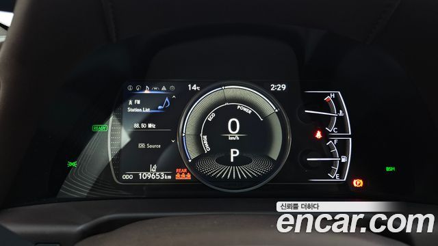 Lexus ES 2020 — photo 11