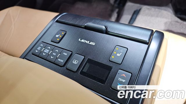 Lexus ES 2020 — photo 31