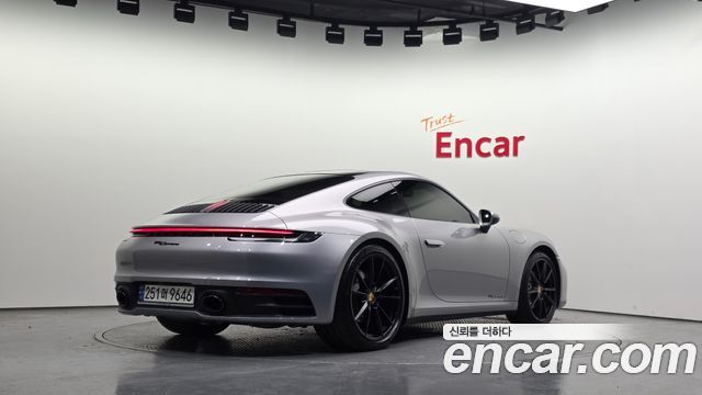 Porsche 911 2021 — photo 2
