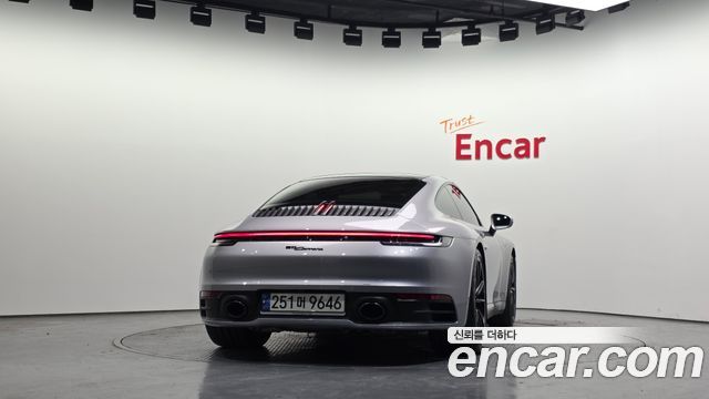Porsche 911 2021 — photo 4