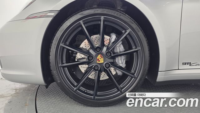 Porsche 911 2021 — photo 5