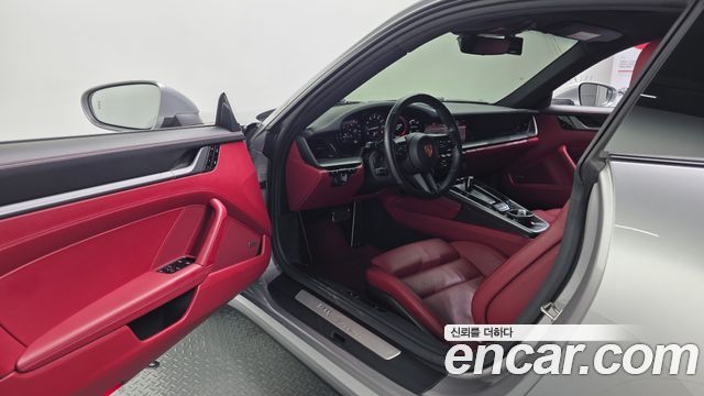 Porsche 911 2021 — photo 10