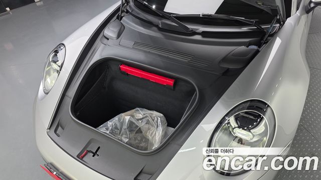 Porsche 911 2021 — photo 20
