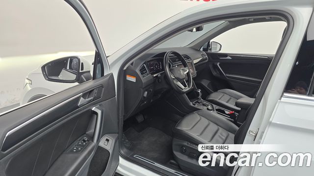 Volkswagen Tiguan 2022 — photo 13