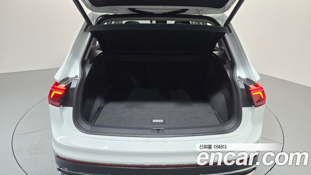 Volkswagen Tiguan 2022 — photo 23
