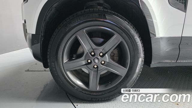 Land Rover Defender 2022 — photo 5