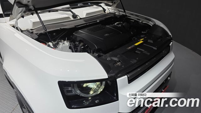 Land Rover Defender 2022 — photo 6