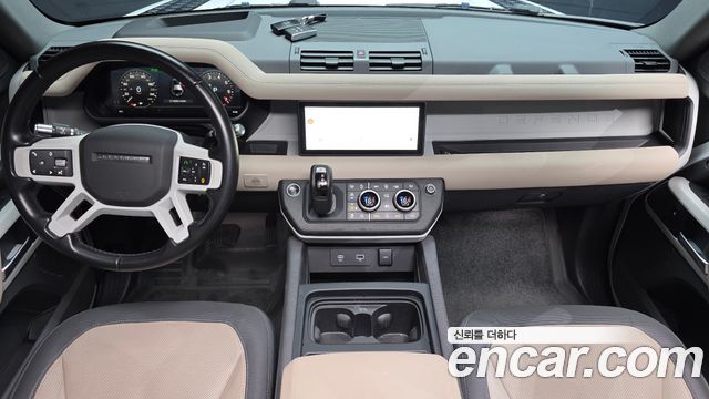 Land Rover Defender 2022 — photo 10