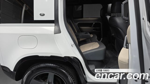 Land Rover Defender 2022 — photo 17