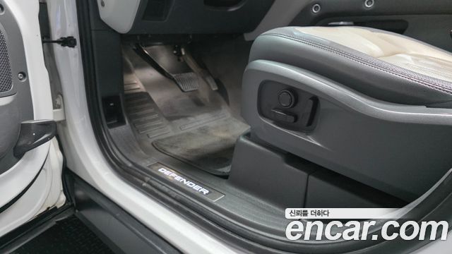 Land Rover Defender 2022 — photo 19