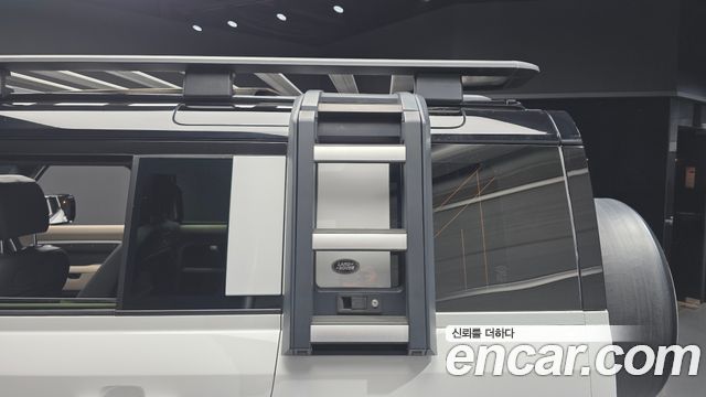 Land Rover Defender 2022 — photo 22