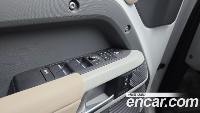 Land Rover Defender 2022 — photo 25