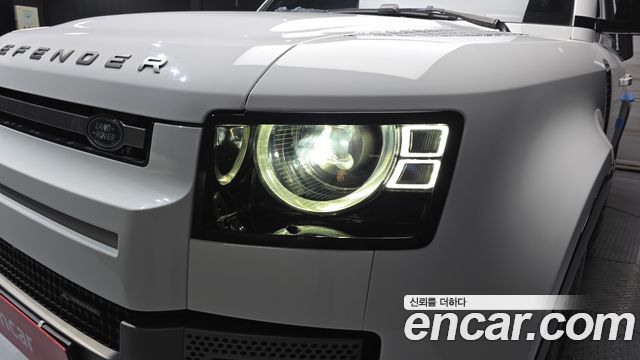 Land Rover Defender 2022 — photo 8