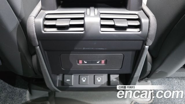 Land Rover Defender 2022 — photo 33