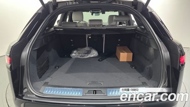 Land Rover Range Rover Velar 2026 — photo 10