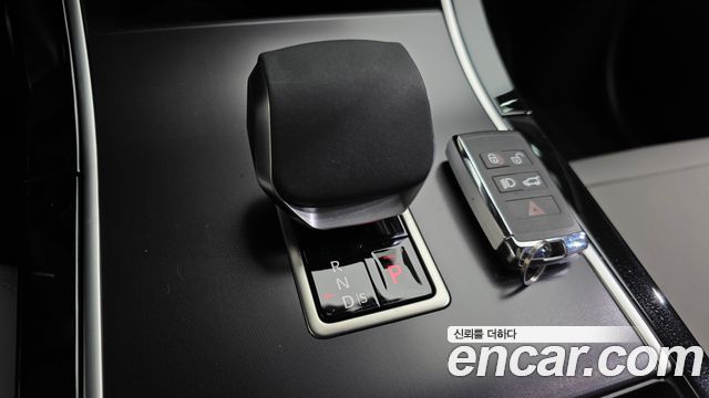 Land Rover Range Rover Velar 2026 — photo 13