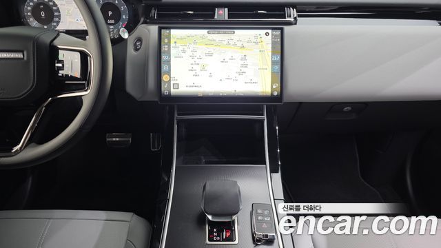 Land Rover Range Rover Velar 2026 — photo 14