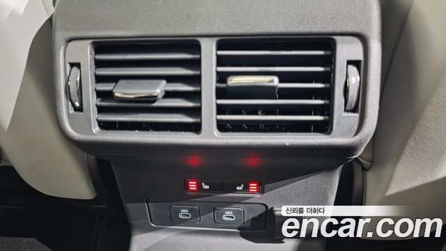 Land Rover Range Rover Velar 2026 — photo 18