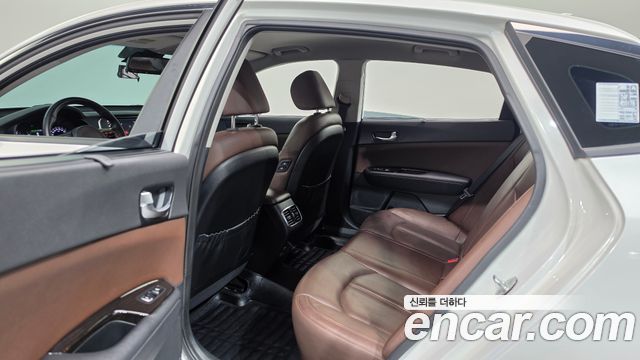 Kia K5 2016 — photo 17