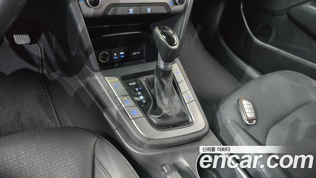 Hyundai AVANTE 2016 — photo 12