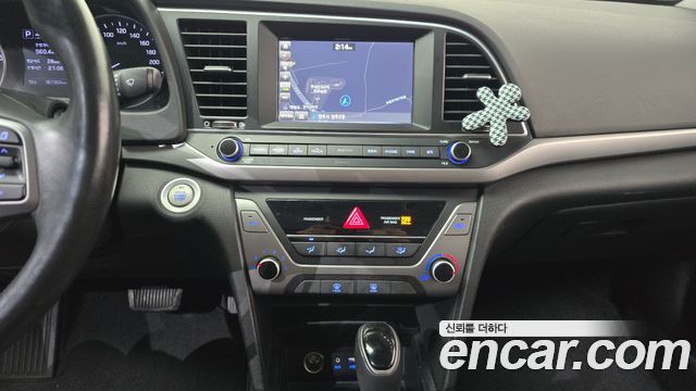 Hyundai AVANTE 2016 — photo 19