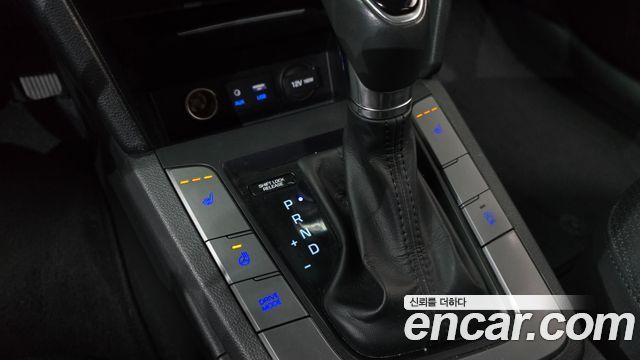 Hyundai AVANTE 2016 — photo 25