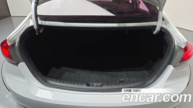 Hyundai AVANTE 2016 — photo 26