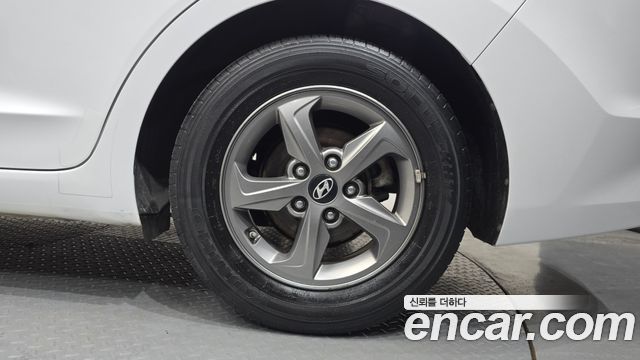 Hyundai AVANTE 2016 — photo 7