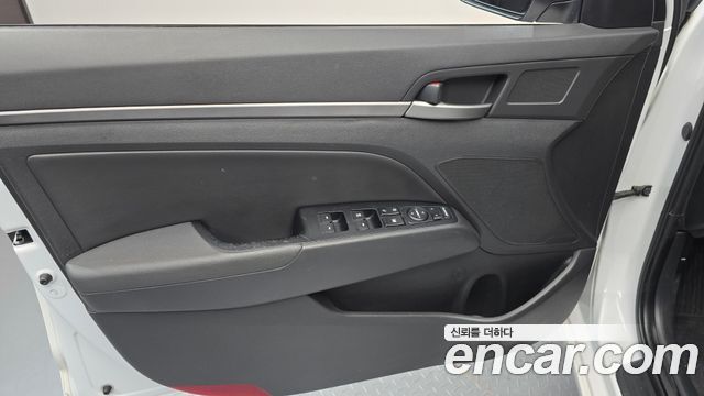 Hyundai AVANTE 2016 — photo 14