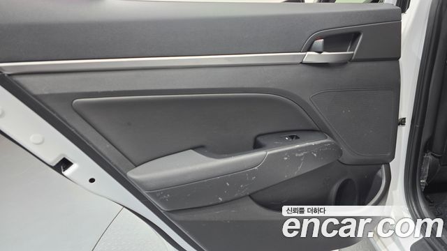 Hyundai AVANTE 2016 — photo 15