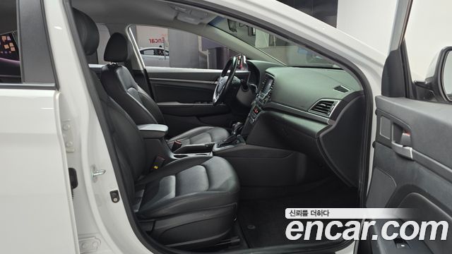 Hyundai AVANTE 2016 — photo 16