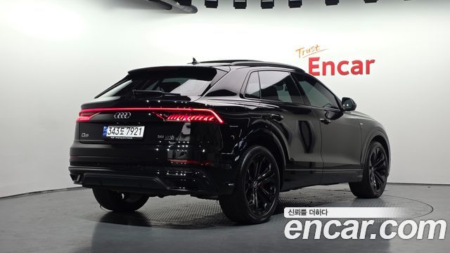 Audi Q8 2023 — photo 2