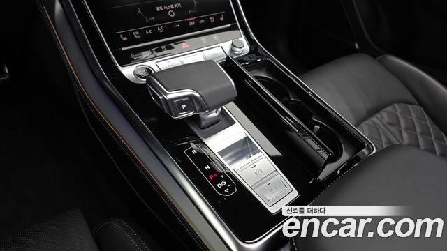 Audi Q8 2023 — photo 9