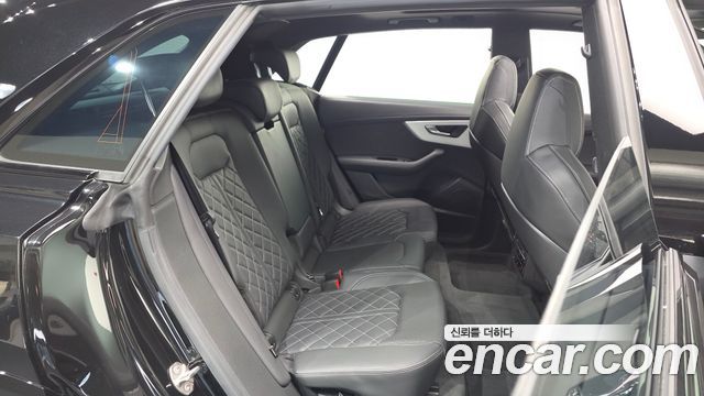 Audi Q8 2023 — photo 11
