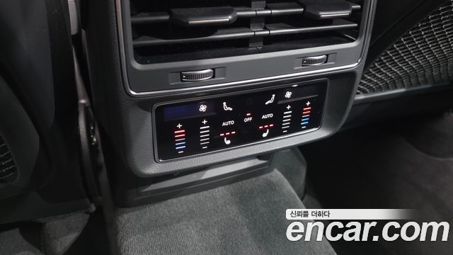 Audi Q8 2023 — photo 19