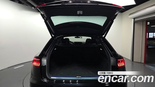 Audi Q8 2023 — photo 20