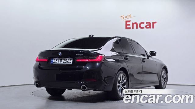 BMW 3-Series 2023 — photo 2