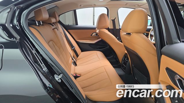 BMW 3-Series 2023 — photo 17
