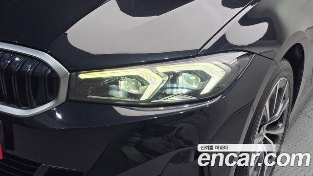 BMW 3-Series 2023 — photo 8
