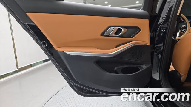 BMW 3-Series 2023 — photo 15