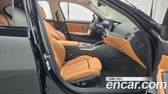 BMW 3-Series 2023 — photo 16