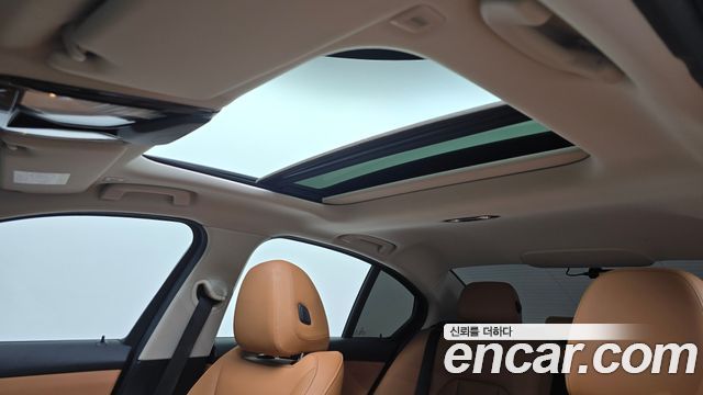 BMW 3-Series 2023 — photo 29