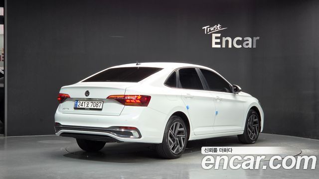 Volkswagen Jetta 2023 — photo 2