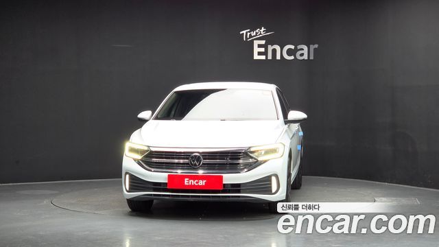 Volkswagen Jetta 2023 — photo 3