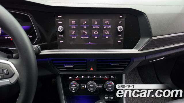 Volkswagen Jetta 2023 — photo 19