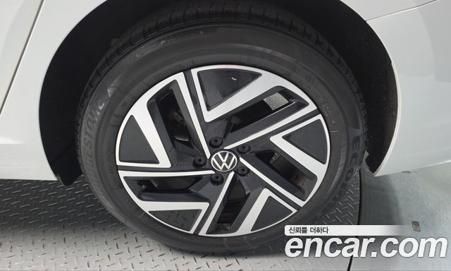 Volkswagen Jetta 2023 — photo 7